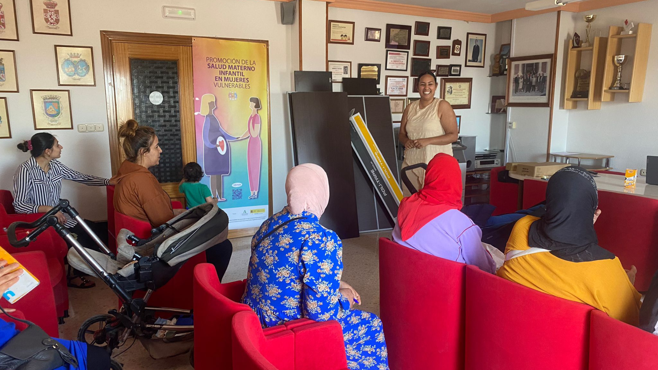 El proyecto salud materno-infantil lleva hasta Granada sus talleres sobre salud de la mujer