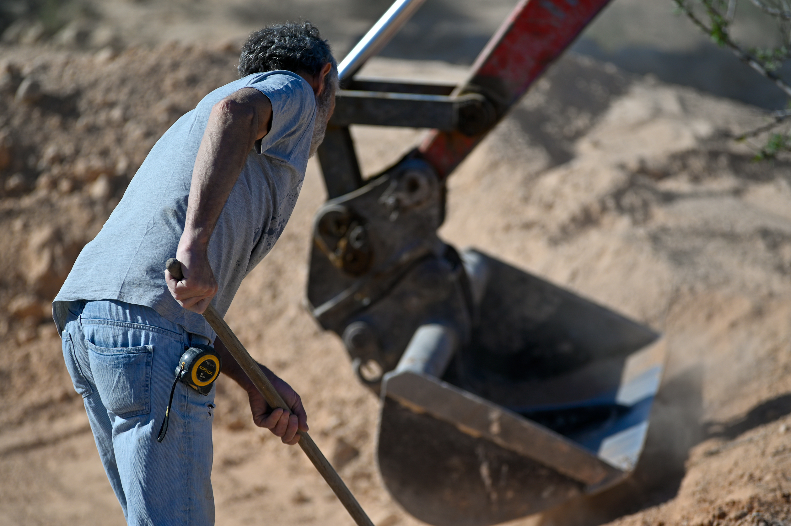 Construcción y llenado de una charca de aguas permanentes en la finca ‘Los Pelaos’