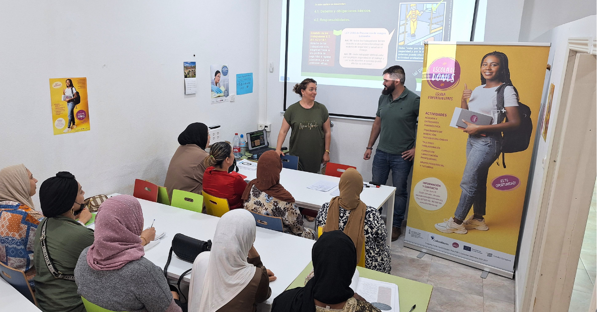 Curso de limpieza de locales y edificios con Escola de Dones