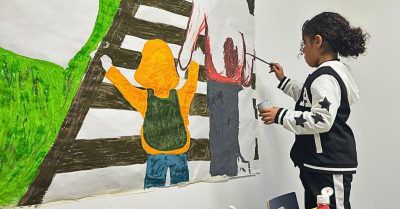 Columbares cierra el año con una excursión educativa y un mural colectivo sobre la inmigración en Orihuela