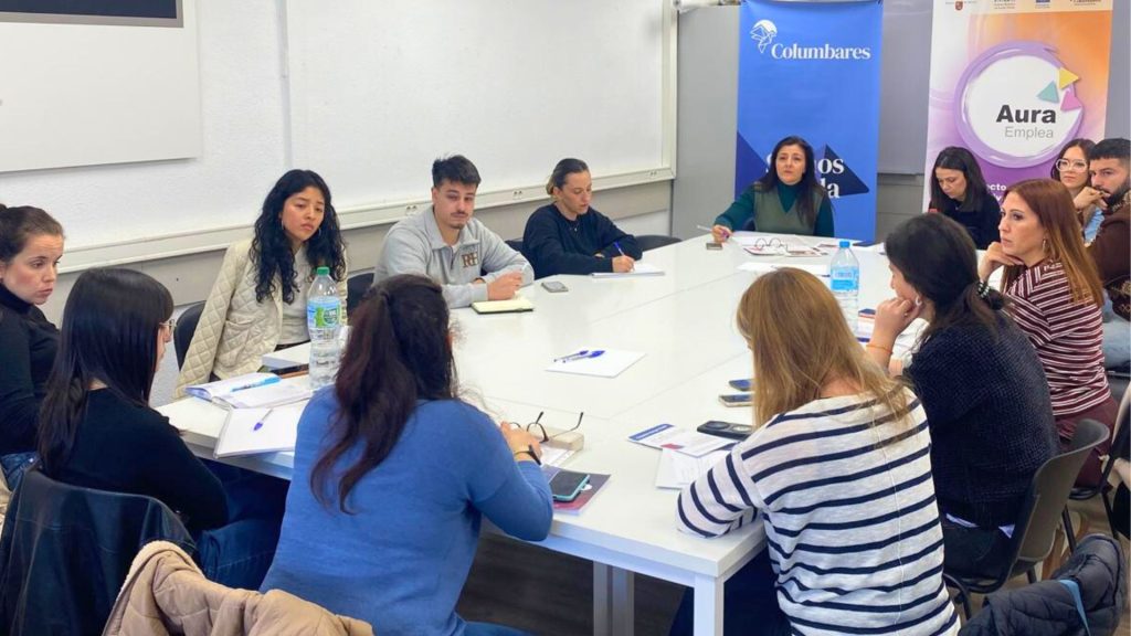 Aura Emplea participa en una reunión con entidades sociales del territorio